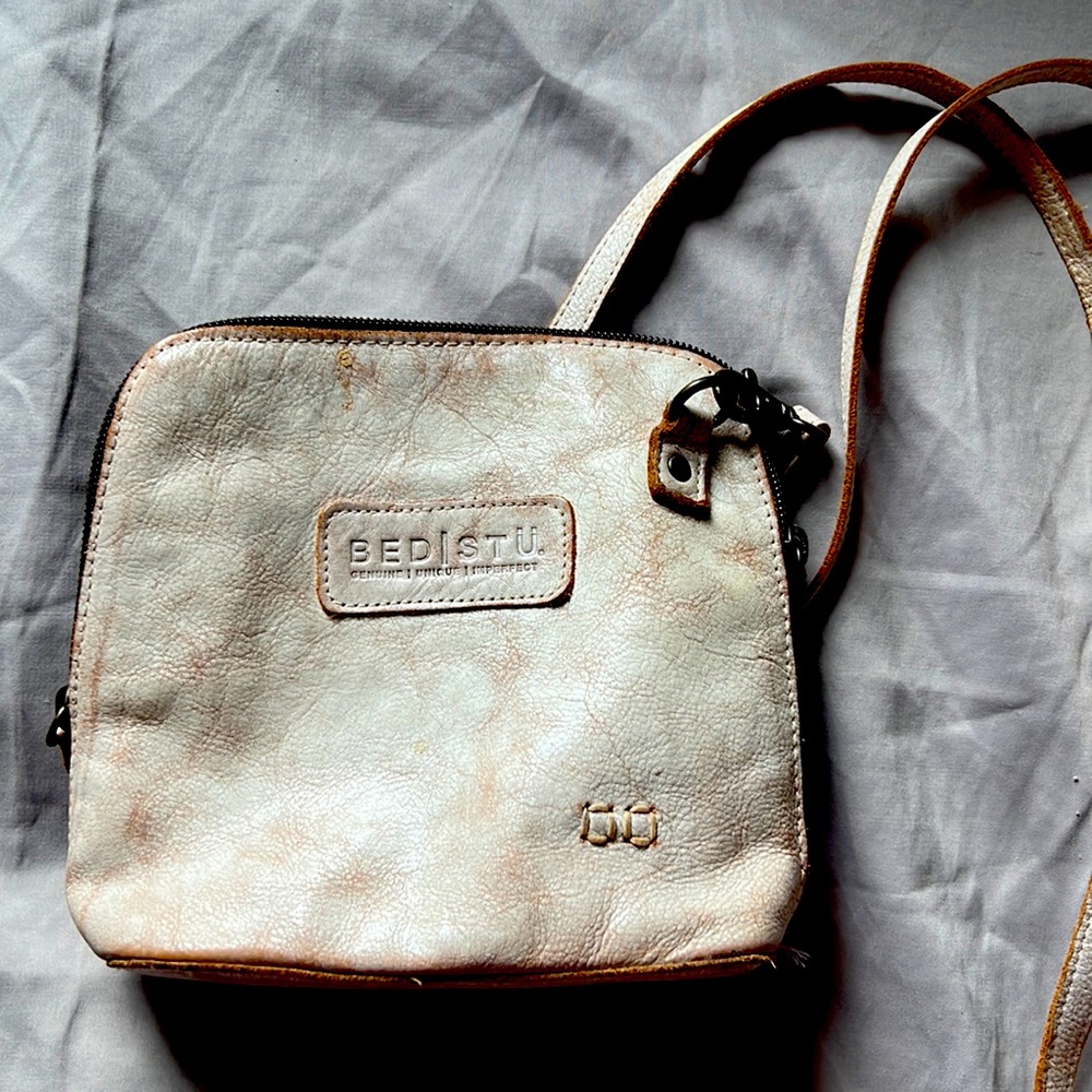 Small bed Stu purse. Like new. Only used a few times. Smoke free home.